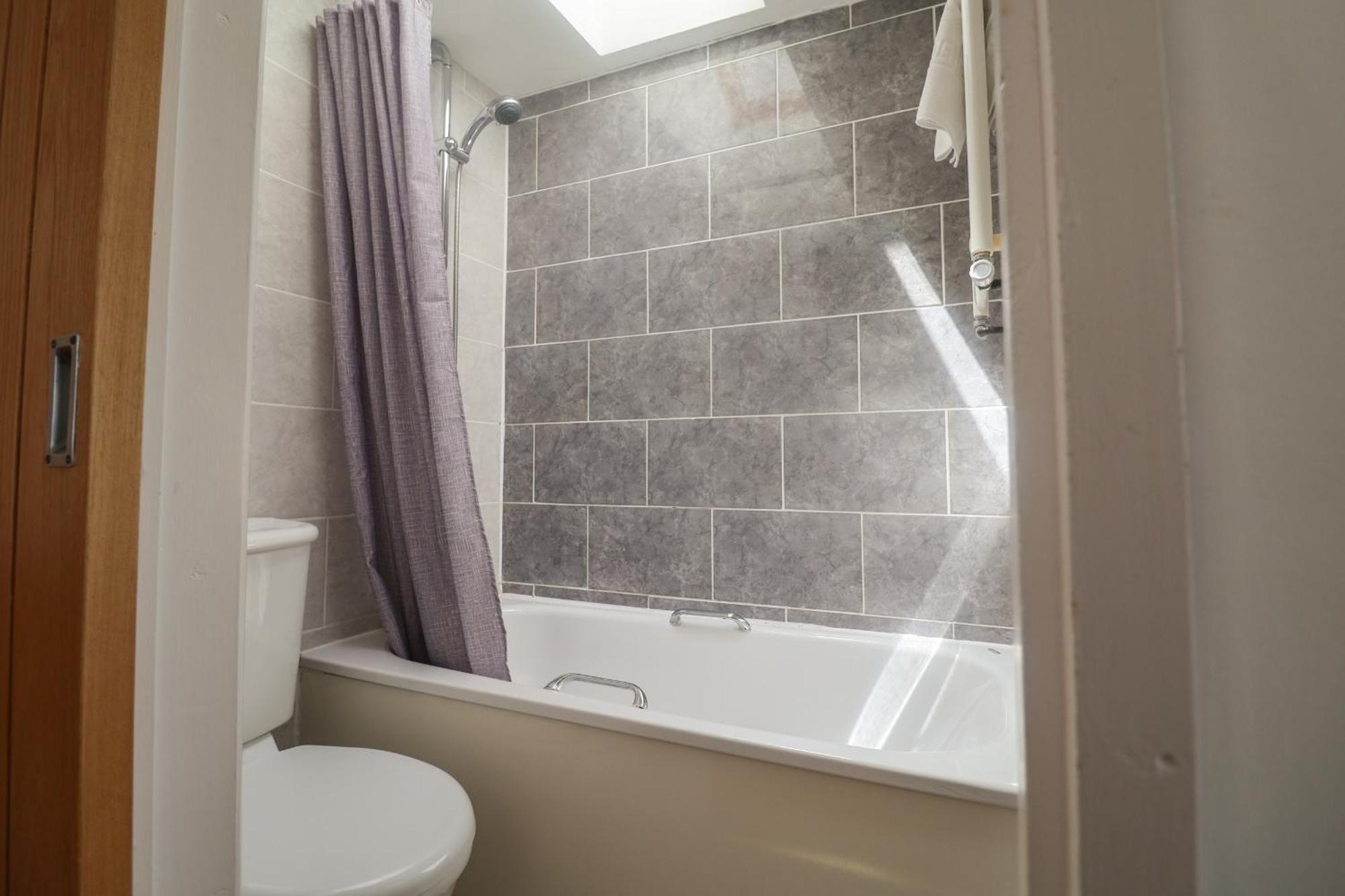 Bay View Apartment Лайм Риджис Екстериор снимка
