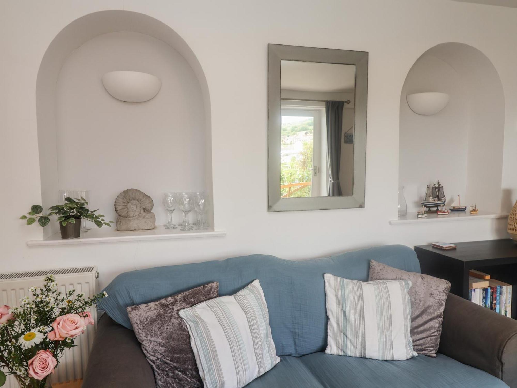Bay View Apartment Лайм Риджис Екстериор снимка