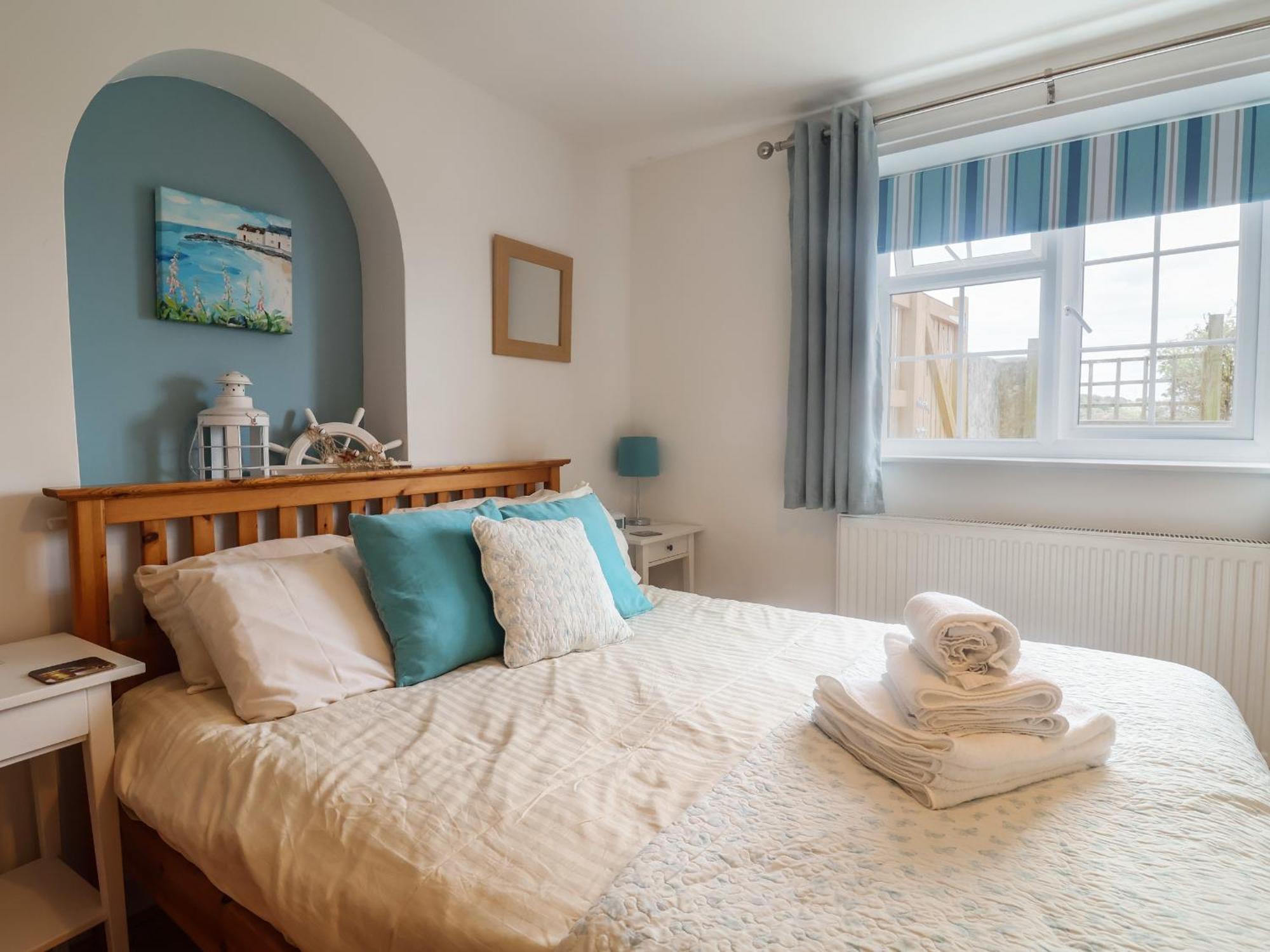 Bay View Apartment Лайм Риджис Екстериор снимка