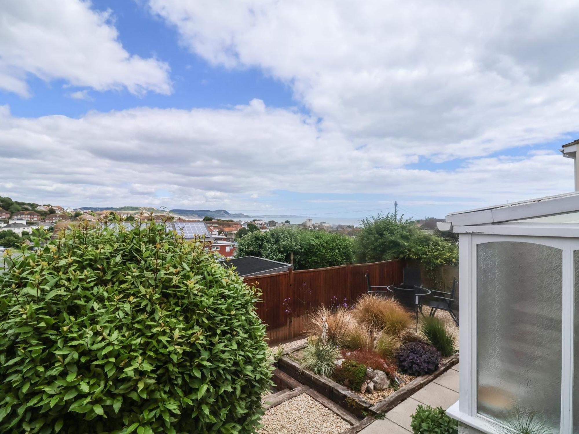 Bay View Apartment Лайм Риджис Екстериор снимка
