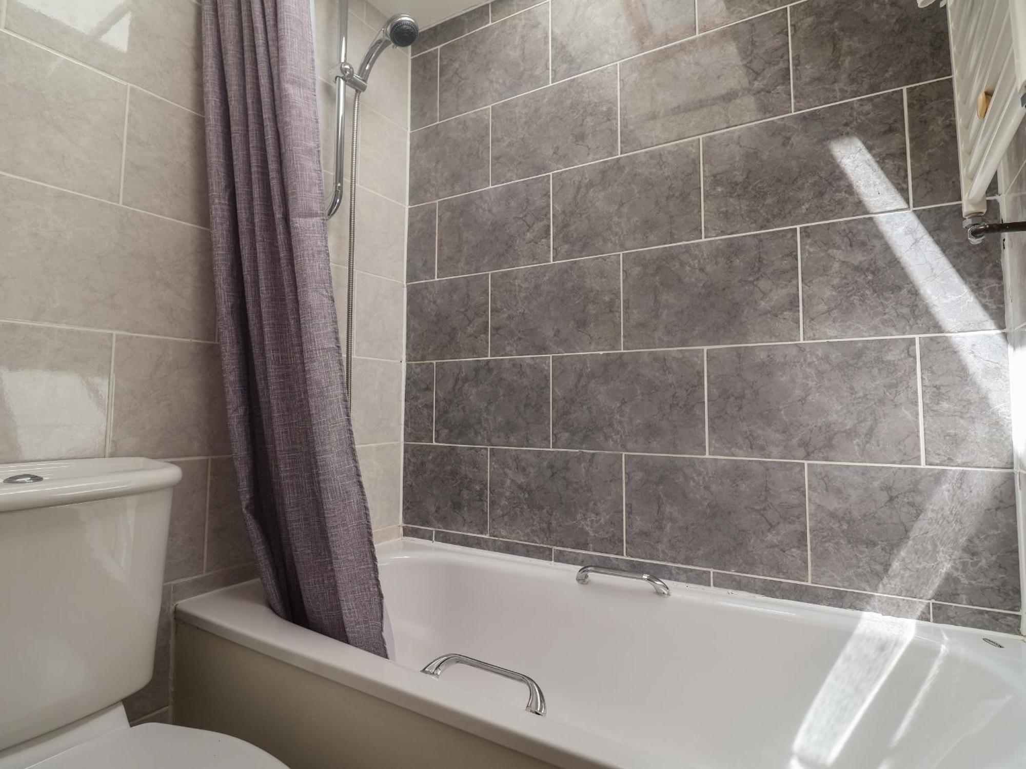 Bay View Apartment Лайм Риджис Екстериор снимка