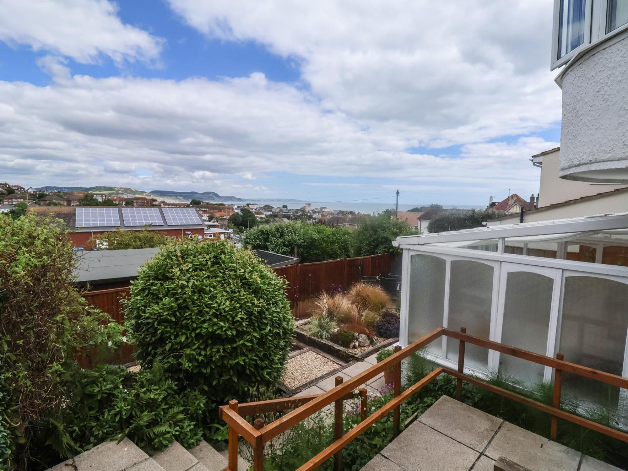 Bay View Apartment Лайм Риджис Екстериор снимка