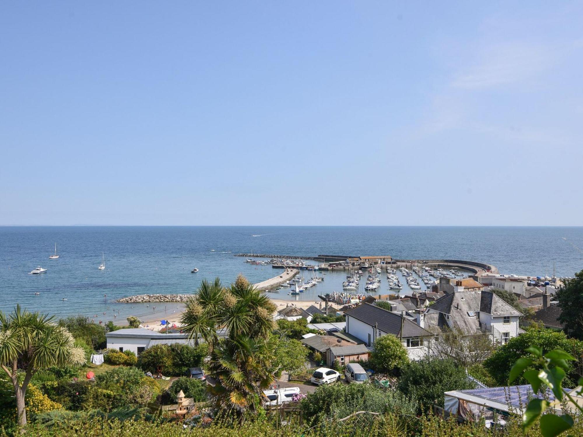 Bay View Apartment Лайм Риджис Екстериор снимка